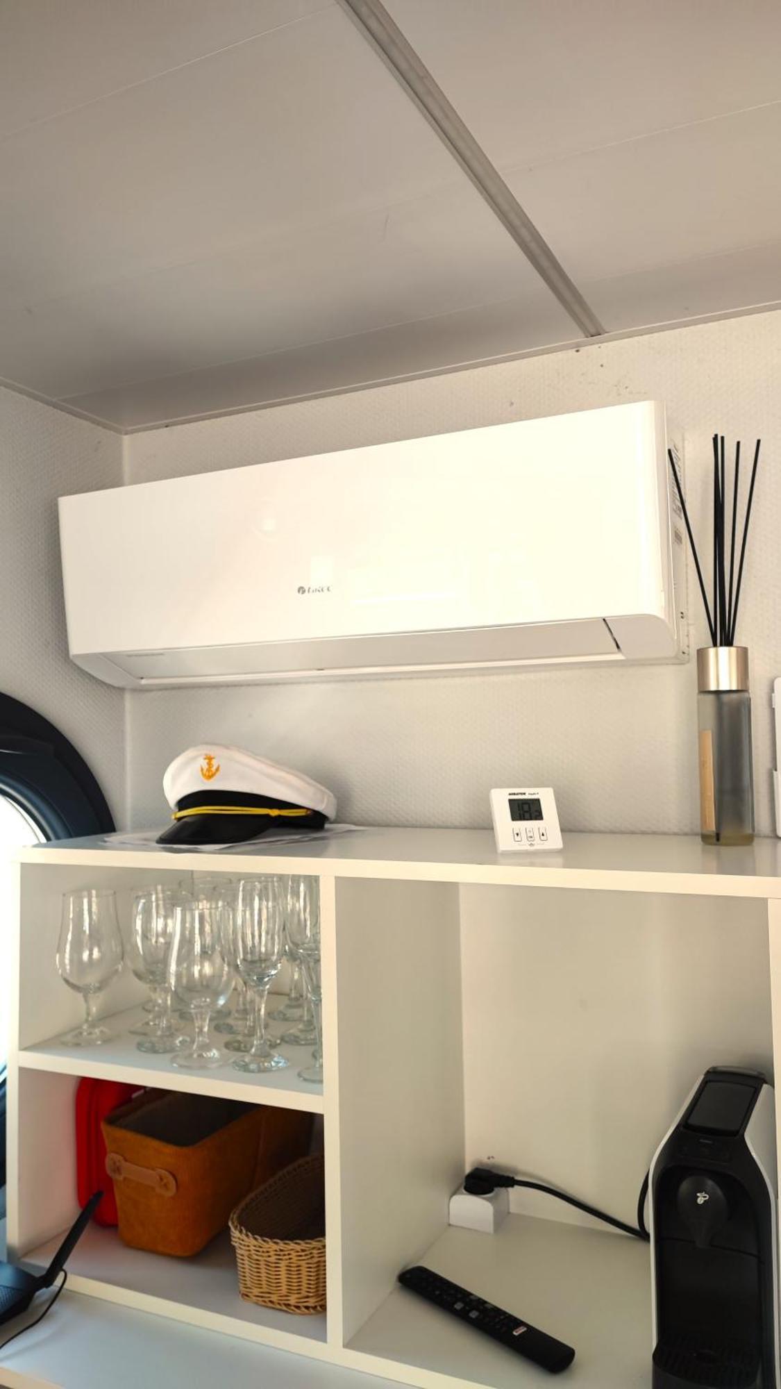 Houseboat Water Boy Apartament Plywajacy Dom Na Wodzie Lodz Uraz  Екстериор снимка