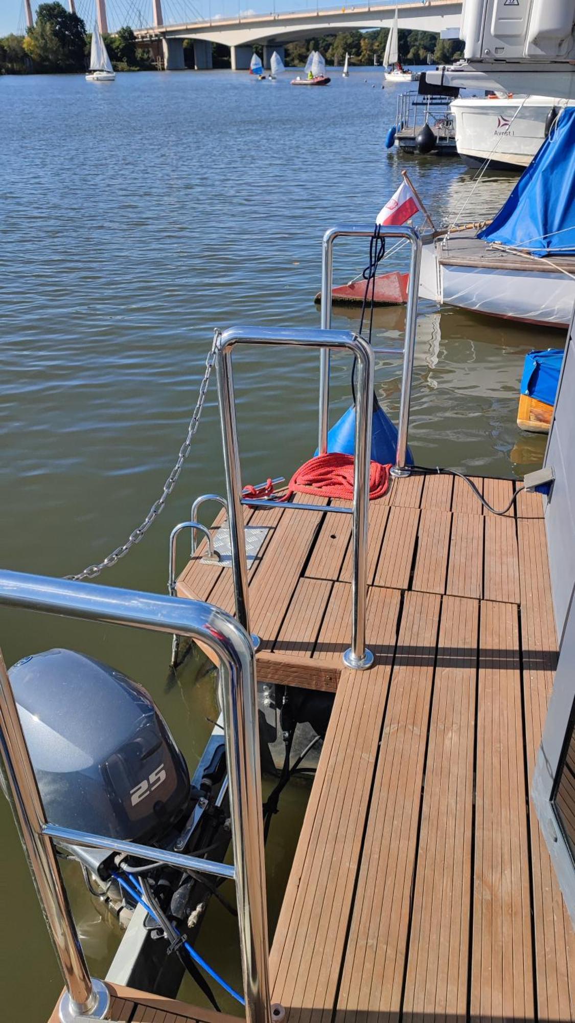 Houseboat Water Boy Apartament Plywajacy Dom Na Wodzie Lodz Uraz  Екстериор снимка