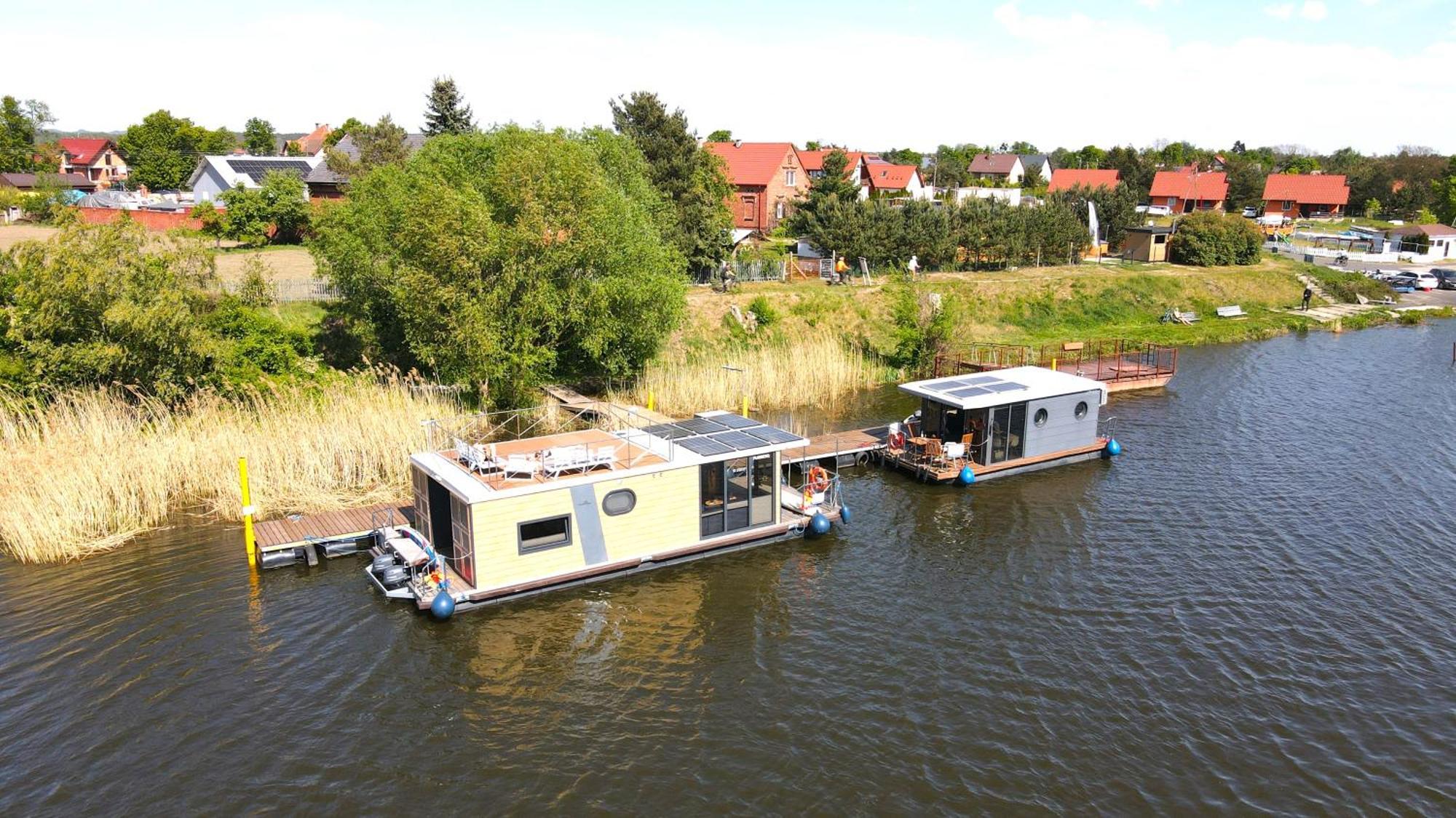 Houseboat Water Boy Apartament Plywajacy Dom Na Wodzie Lodz Uraz  Екстериор снимка