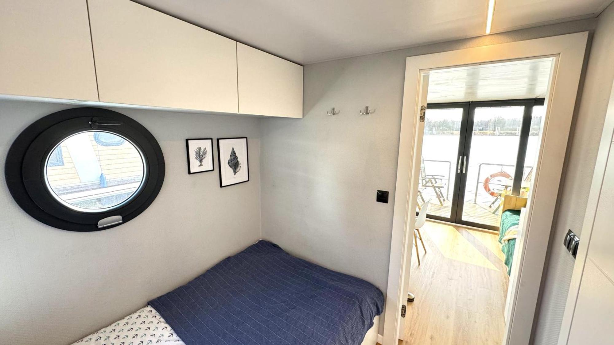 Houseboat Water Boy Apartament Plywajacy Dom Na Wodzie Lodz Uraz  Екстериор снимка