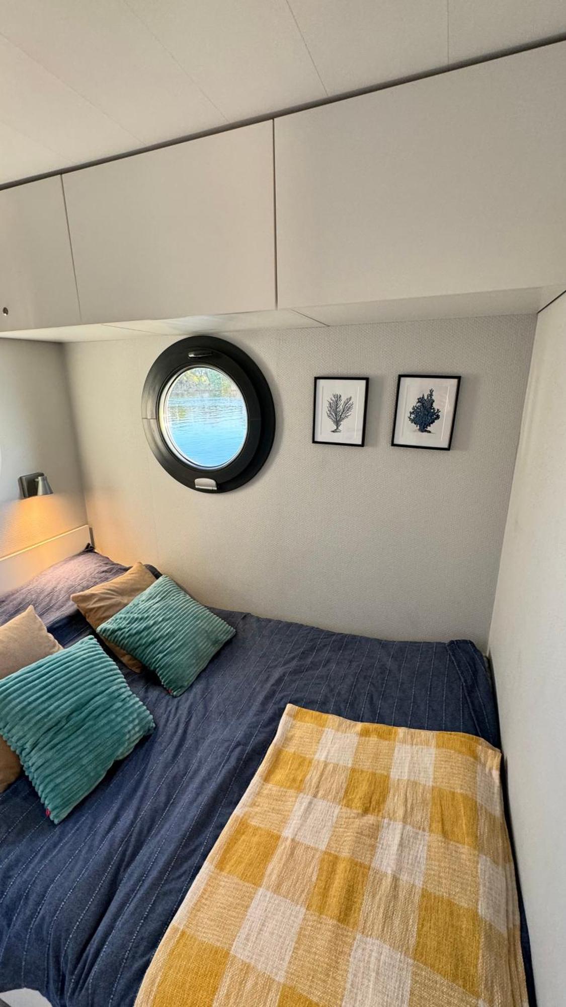 Houseboat Water Boy Apartament Plywajacy Dom Na Wodzie Lodz Uraz  Екстериор снимка