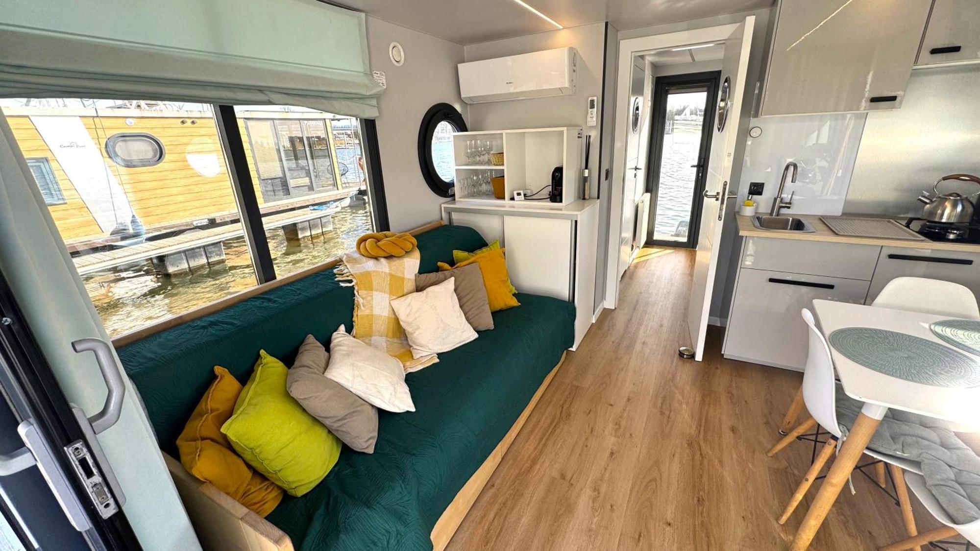 Houseboat Water Boy Apartament Plywajacy Dom Na Wodzie Lodz Uraz  Екстериор снимка