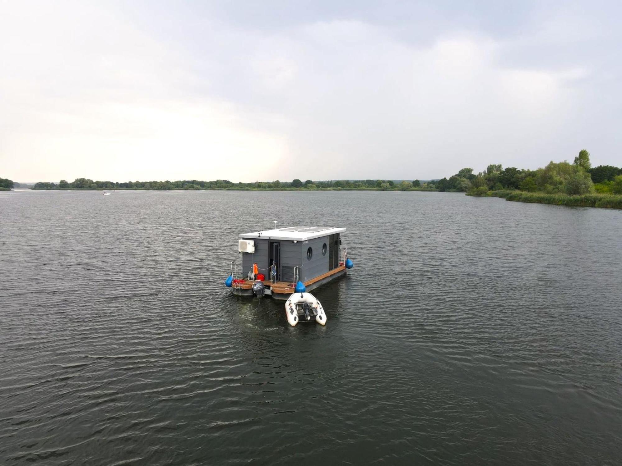 Houseboat Water Boy Apartament Plywajacy Dom Na Wodzie Lodz Uraz  Екстериор снимка
